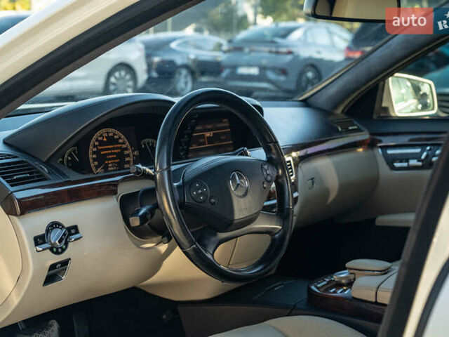 Мерседес С Класс 2007 в Черновцах на Automoto.ua Белый Мерседес С Класс, объемом двигателя 5.46 л и пробегом 186 тыс. км за 12900 $, фото 23 на Automoto.ua