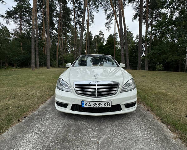 Белый Мерседес С Класс, объемом двигателя 5.5 л и пробегом 245 тыс. км за 15600 $, фото 2 на Automoto.ua