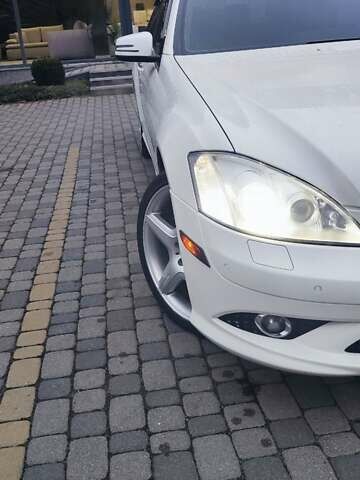 Белый Мерседес С Класс, объемом двигателя 5.51 л и пробегом 218 тыс. км за 12500 $, фото 1 на Automoto.ua