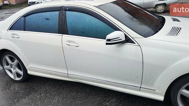 Белый Мерседес С Класс, объемом двигателя 5.51 л и пробегом 218 тыс. км за 12500 $, фото 14 на Automoto.ua