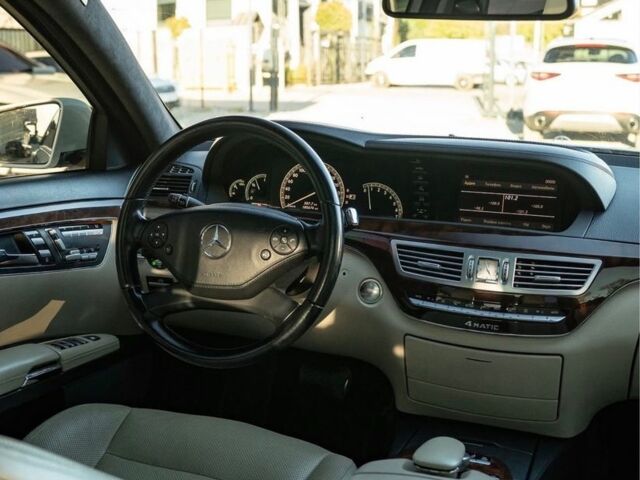 Білий Мерседес С Клас, об'ємом двигуна 5.5 л та пробігом 190 тис. км за 12500 $, фото 4 на Automoto.ua