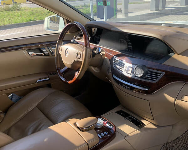 Белый Мерседес С Класс, объемом двигателя 5.5 л и пробегом 245 тыс. км за 15600 $, фото 36 на Automoto.ua