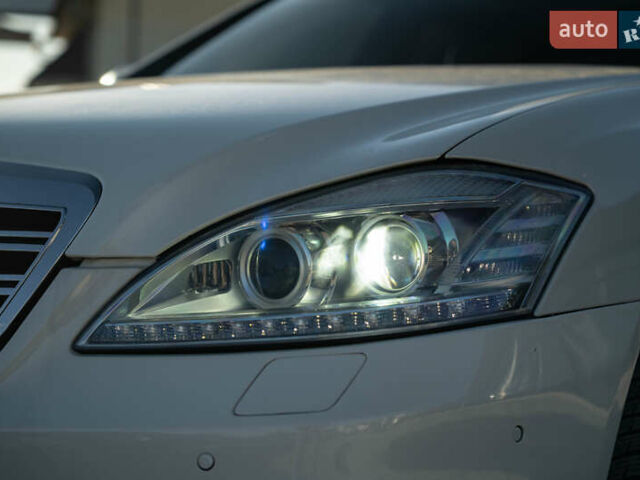 Мерседес С Класс 2007 в Черновцах на Automoto.ua Белый Мерседес С Класс, объемом двигателя 5.46 л и пробегом 186 тыс. км за 12900 $, фото 7 на Automoto.ua