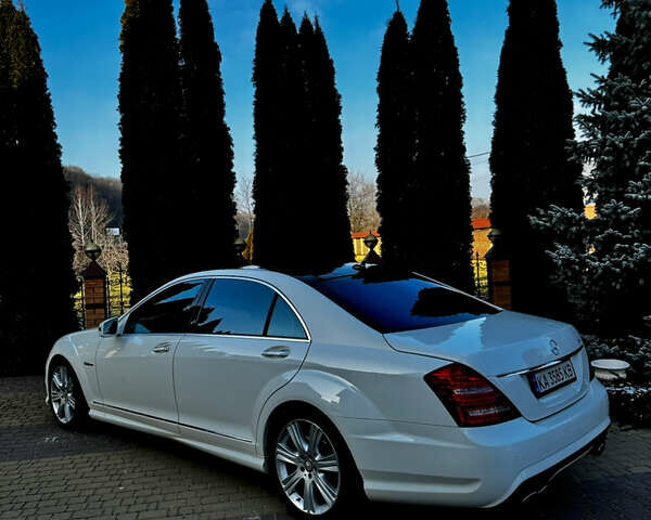 Белый Мерседес С Класс, объемом двигателя 5.5 л и пробегом 245 тыс. км за 15600 $, фото 17 на Automoto.ua