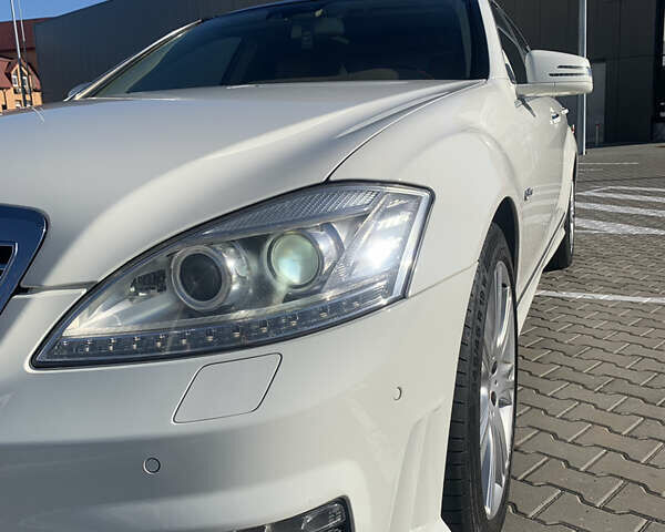 Белый Мерседес С Класс, объемом двигателя 5.5 л и пробегом 245 тыс. км за 15600 $, фото 21 на Automoto.ua