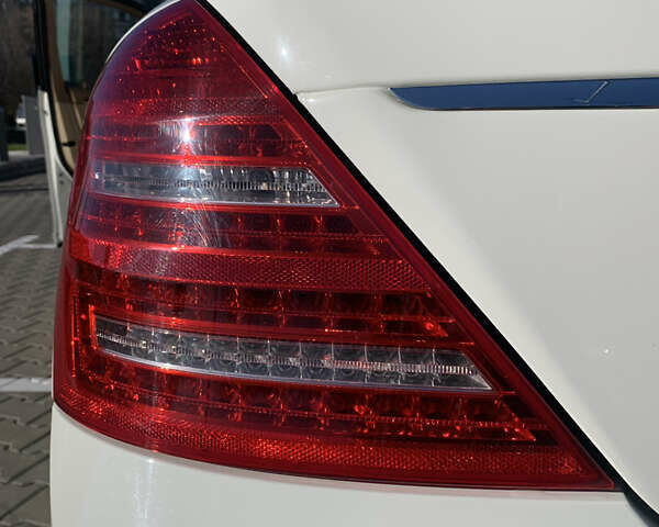 Белый Мерседес С Класс, объемом двигателя 5.5 л и пробегом 245 тыс. км за 15600 $, фото 54 на Automoto.ua