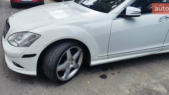 Белый Мерседес С Класс, объемом двигателя 5.51 л и пробегом 218 тыс. км за 12500 $, фото 18 на Automoto.ua