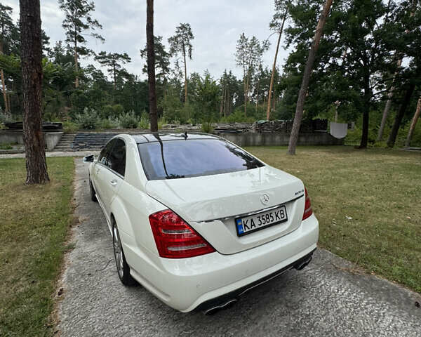 Белый Мерседес С Класс, объемом двигателя 5.5 л и пробегом 245 тыс. км за 15600 $, фото 7 на Automoto.ua