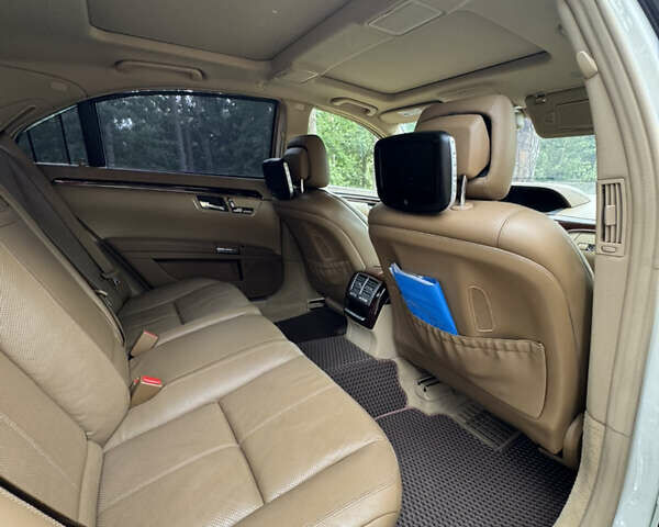 Белый Мерседес С Класс, объемом двигателя 5.5 л и пробегом 245 тыс. км за 15600 $, фото 5 на Automoto.ua