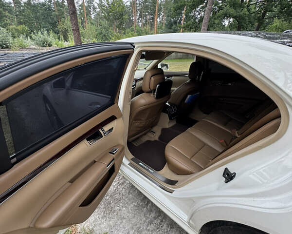 Белый Мерседес С Класс, объемом двигателя 5.5 л и пробегом 245 тыс. км за 15600 $, фото 8 на Automoto.ua