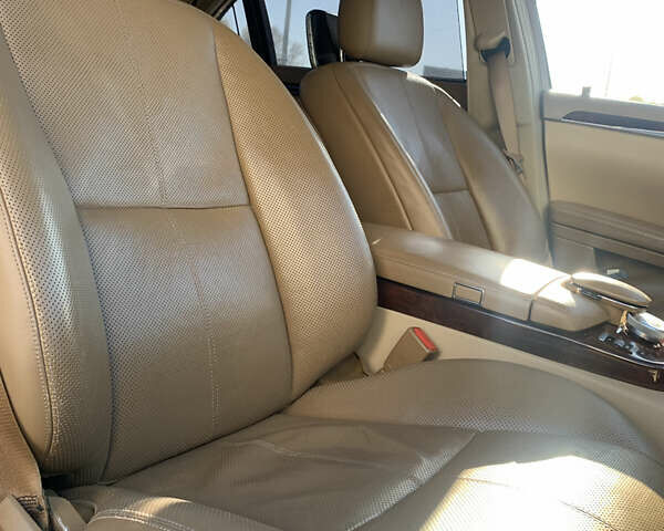 Белый Мерседес С Класс, объемом двигателя 5.5 л и пробегом 245 тыс. км за 15600 $, фото 39 на Automoto.ua