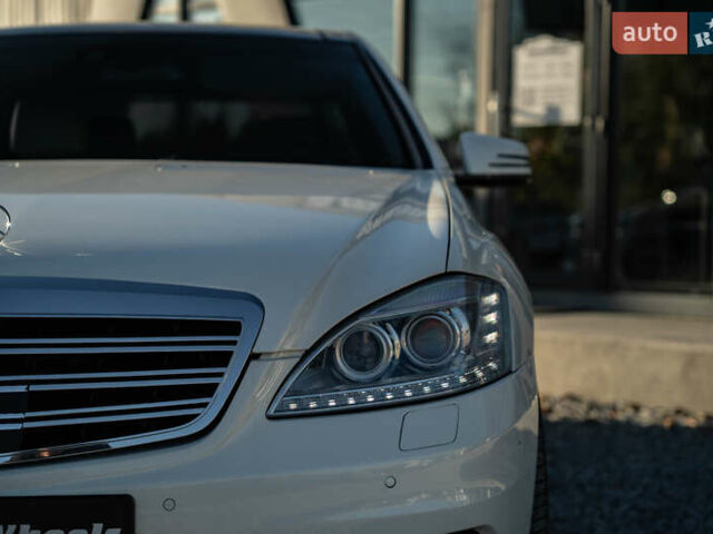 Мерседес С Класс 2007 в Черновцах на Automoto.ua Белый Мерседес С Класс, объемом двигателя 5.46 л и пробегом 186 тыс. км за 12900 $, фото 6 на Automoto.ua