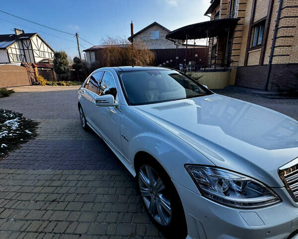 Белый Мерседес С Класс, объемом двигателя 5.5 л и пробегом 245 тыс. км за 15600 $, фото 13 на Automoto.ua