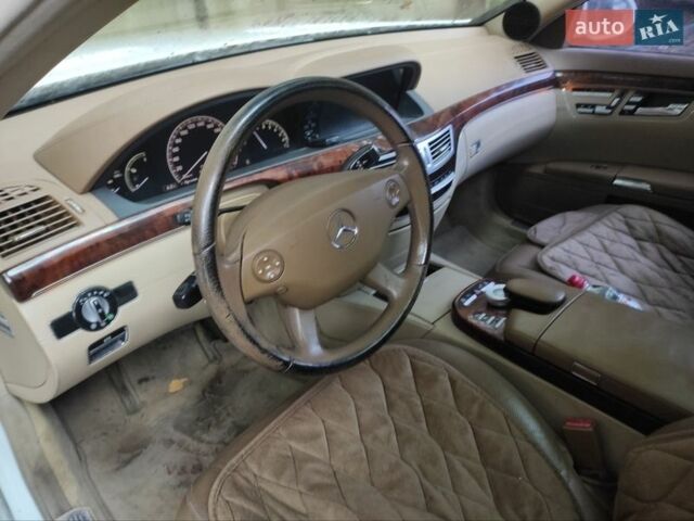 Білий Мерседес С Клас, об'ємом двигуна 3.5 л та пробігом 320 тис. км за 11000 $, фото 6 на Automoto.ua