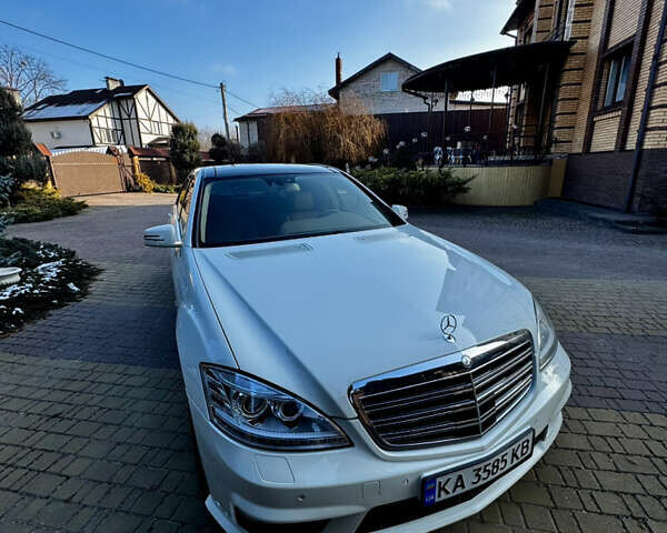 Белый Мерседес С Класс, объемом двигателя 5.5 л и пробегом 245 тыс. км за 15600 $, фото 16 на Automoto.ua