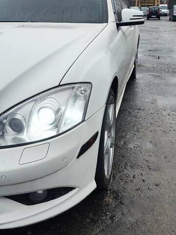 Белый Мерседес С Класс, объемом двигателя 5.51 л и пробегом 218 тыс. км за 12500 $, фото 3 на Automoto.ua