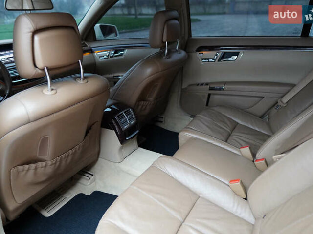 Білий Мерседес С Клас, об'ємом двигуна 5.5 л та пробігом 240 тис. км за 17500 $, фото 19 на Automoto.ua