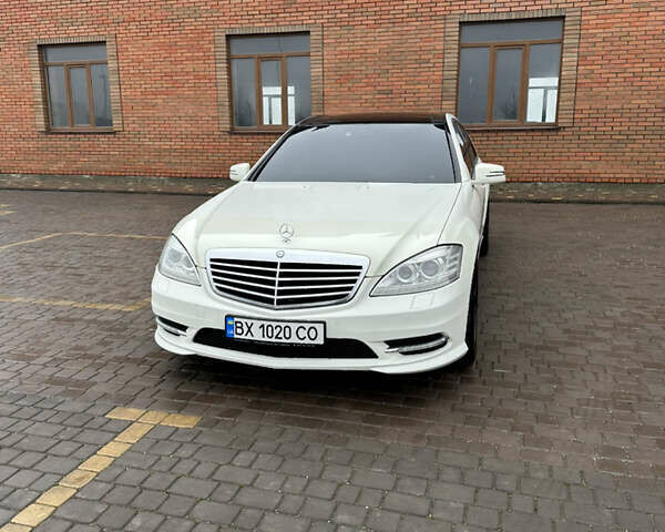 Білий Мерседес С Клас, об'ємом двигуна 5.5 л та пробігом 240 тис. км за 17500 $, фото 2 на Automoto.ua