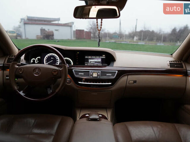 Білий Мерседес С Клас, об'ємом двигуна 5.5 л та пробігом 240 тис. км за 17500 $, фото 20 на Automoto.ua