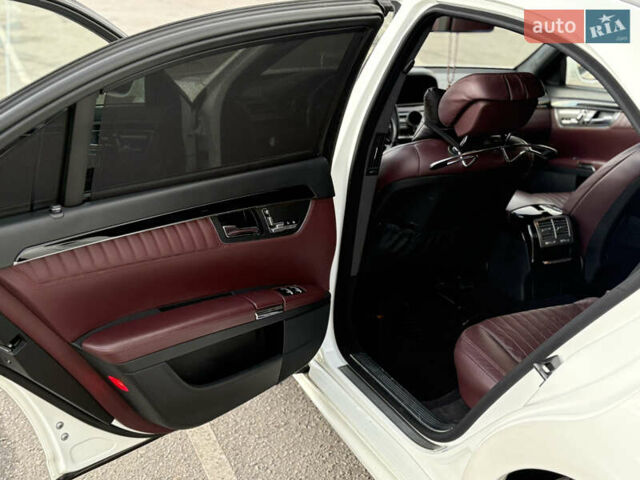 Білий Мерседес С Клас, об'ємом двигуна 5.46 л та пробігом 183 тис. км за 16900 $, фото 33 на Automoto.ua