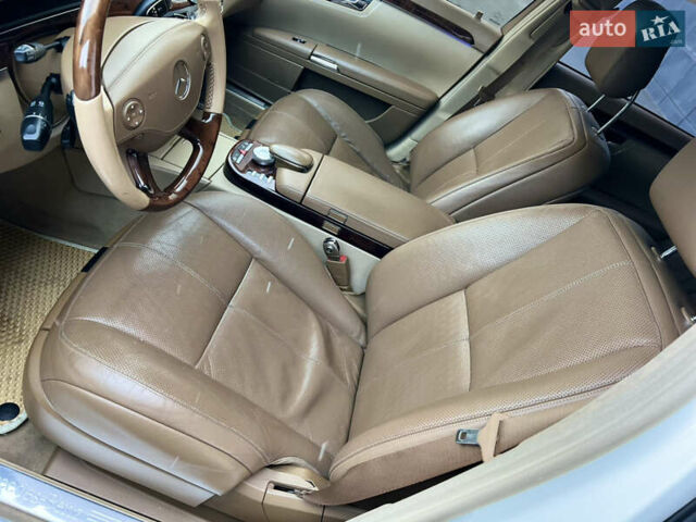 Білий Мерседес С Клас, об'ємом двигуна 5.5 л та пробігом 177 тис. км за 12900 $, фото 32 на Automoto.ua