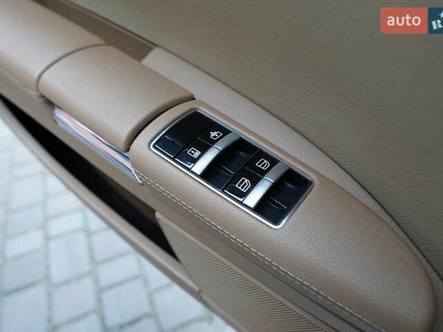 Білий Мерседес С Клас, об'ємом двигуна 5.5 л та пробігом 240 тис. км за 17500 $, фото 23 на Automoto.ua