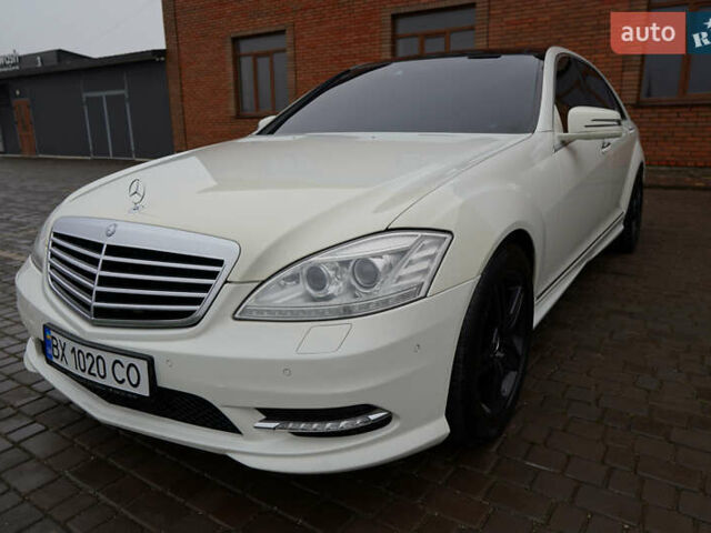 Білий Мерседес С Клас, об'ємом двигуна 5.5 л та пробігом 240 тис. км за 17500 $, фото 13 на Automoto.ua