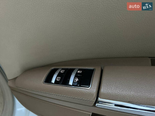 Білий Мерседес С Клас, об'ємом двигуна 5.5 л та пробігом 177 тис. км за 12900 $, фото 42 на Automoto.ua