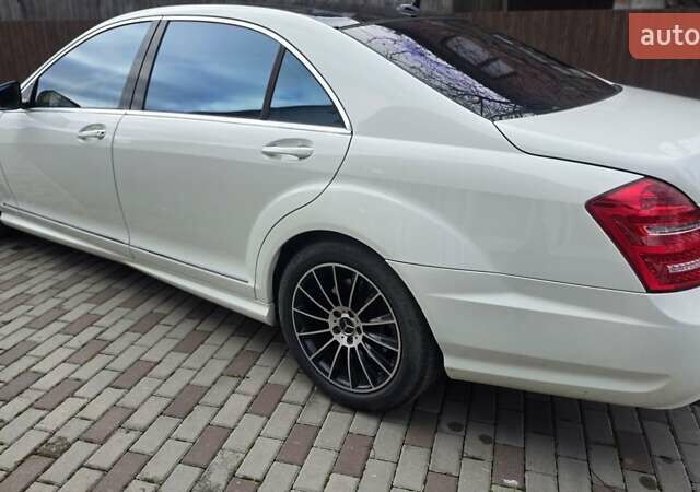 Белый Мерседес С Класс, объемом двигателя 5.5 л и пробегом 197 тыс. км за 15500 $, фото 2 на Automoto.ua