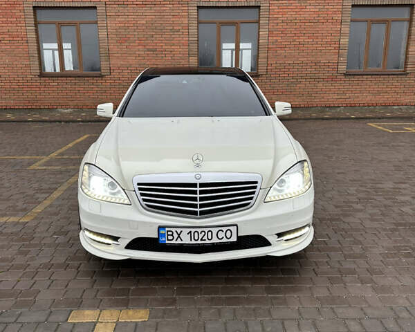 Білий Мерседес С Клас, об'ємом двигуна 5.5 л та пробігом 240 тис. км за 17500 $, фото 5 на Automoto.ua