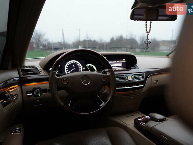 Білий Мерседес С Клас, об'ємом двигуна 5.5 л та пробігом 240 тис. км за 17500 $, фото 24 на Automoto.ua