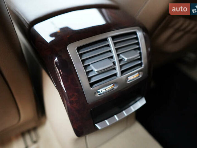 Білий Мерседес С Клас, об'ємом двигуна 5.5 л та пробігом 240 тис. км за 17500 $, фото 21 на Automoto.ua