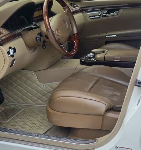 Белый Мерседес С Класс, объемом двигателя 5.5 л и пробегом 197 тыс. км за 15500 $, фото 6 на Automoto.ua