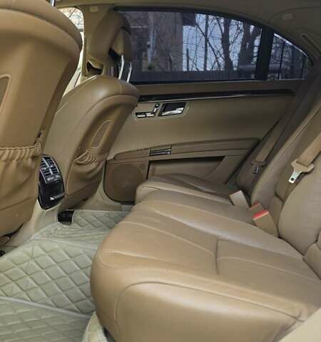 Белый Мерседес С Класс, объемом двигателя 5.5 л и пробегом 197 тыс. км за 15500 $, фото 11 на Automoto.ua