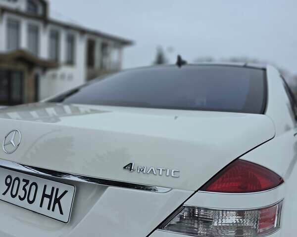 Белый Мерседес С Класс, объемом двигателя 5.5 л и пробегом 180 тыс. км за 13900 $, фото 2 на Automoto.ua