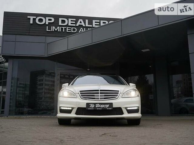 Белый Мерседес С Класс, объемом двигателя 6 л и пробегом 146 тыс. км за 25000 $, фото 3 на Automoto.ua
