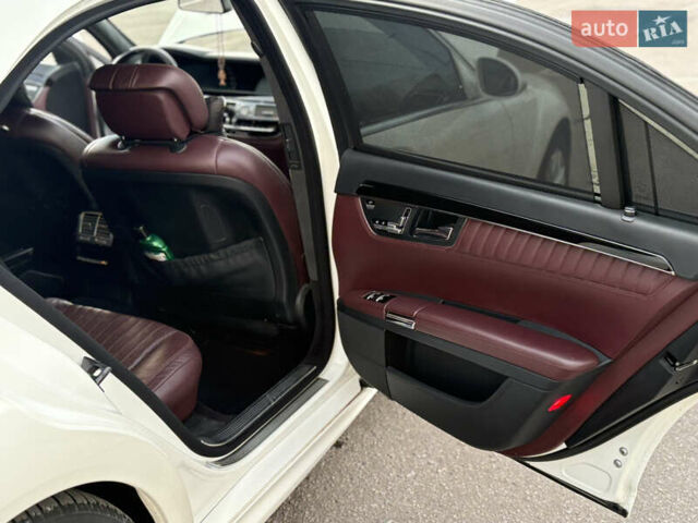 Білий Мерседес С Клас, об'ємом двигуна 5.46 л та пробігом 183 тис. км за 16900 $, фото 30 на Automoto.ua