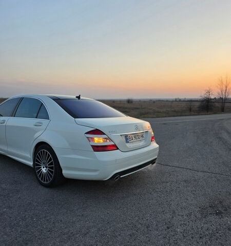 Білий Мерседес С Клас, об'ємом двигуна 5.5 л та пробігом 180 тис. км за 13999 $, фото 6 на Automoto.ua