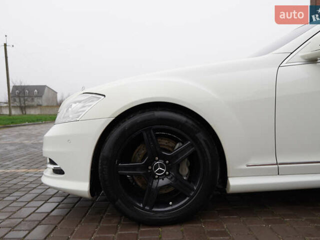 Білий Мерседес С Клас, об'ємом двигуна 5.5 л та пробігом 240 тис. км за 17500 $, фото 8 на Automoto.ua