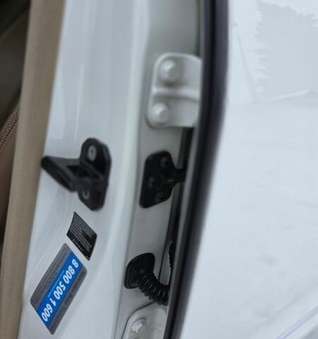 Білий Мерседес С Клас, об'ємом двигуна 5.5 л та пробігом 180 тис. км за 13999 $, фото 55 на Automoto.ua