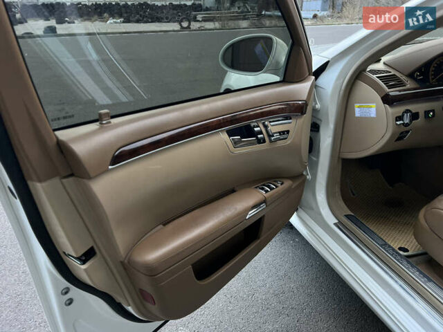 Білий Мерседес С Клас, об'ємом двигуна 5.5 л та пробігом 177 тис. км за 12900 $, фото 30 на Automoto.ua