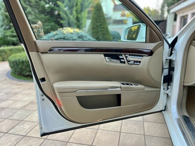 Білий Мерседес С Клас, об'ємом двигуна 3.5 л та пробігом 140 тис. км за 15900 $, фото 14 на Automoto.ua