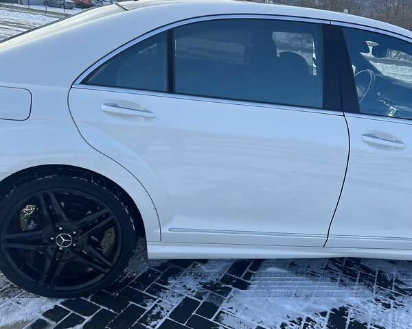 Белый Мерседес С Класс, объемом двигателя 5.5 л и пробегом 285 тыс. км за 15345 $, фото 4 на Automoto.ua