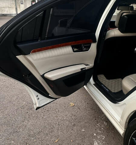 Мерседес С Класс 2010 в Львове на Automoto.ua Белый Мерседес С Класс, объемом двигателя 5.51 л и пробегом 264 тыс. км за 18500 $, фото 30 на Automoto.ua