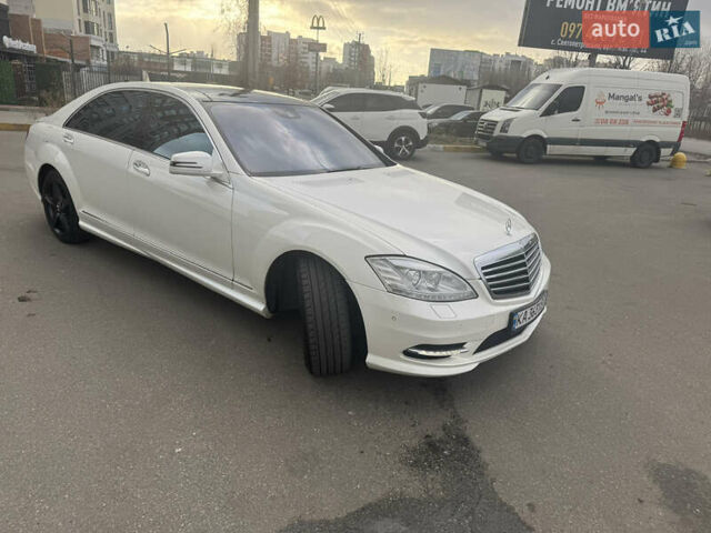 Белый Мерседес С Класс, объемом двигателя 4.7 л и пробегом 213 тыс. км за 16000 $, фото 4 на Automoto.ua
