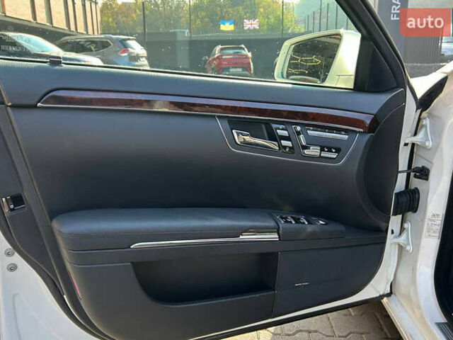 Білий Мерседес С Клас, об'ємом двигуна 2.99 л та пробігом 291 тис. км за 19000 $, фото 6 на Automoto.ua