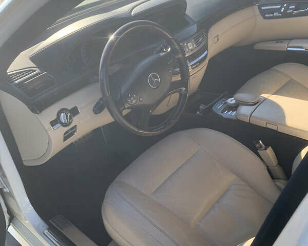 Белый Мерседес С Класс, объемом двигателя 3.2 л и пробегом 273 тыс. км за 19999 $, фото 13 на Automoto.ua