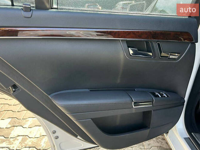 Білий Мерседес С Клас, об'ємом двигуна 2.99 л та пробігом 291 тис. км за 19000 $, фото 13 на Automoto.ua