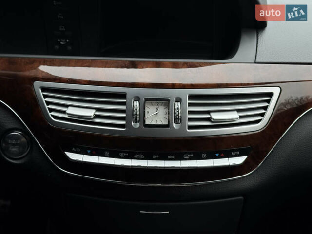 Белый Мерседес С Класс, объемом двигателя 4.66 л и пробегом 110 тыс. км за 22500 $, фото 31 на Automoto.ua