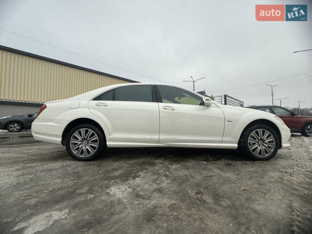 Белый Мерседес С Класс, объемом двигателя 3 л и пробегом 300 тыс. км за 25000 $, фото 3 на Automoto.ua